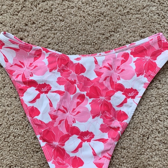 Bathing suits - Picture 8 of 8